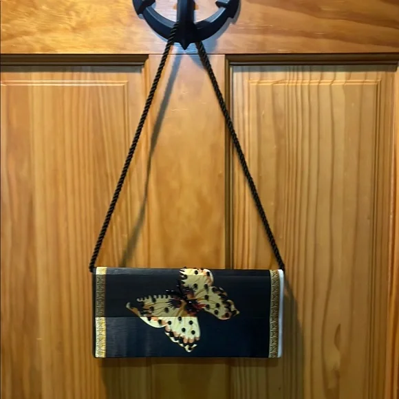 Elegant Black Butterfly Clutch - Picture 2 of 9